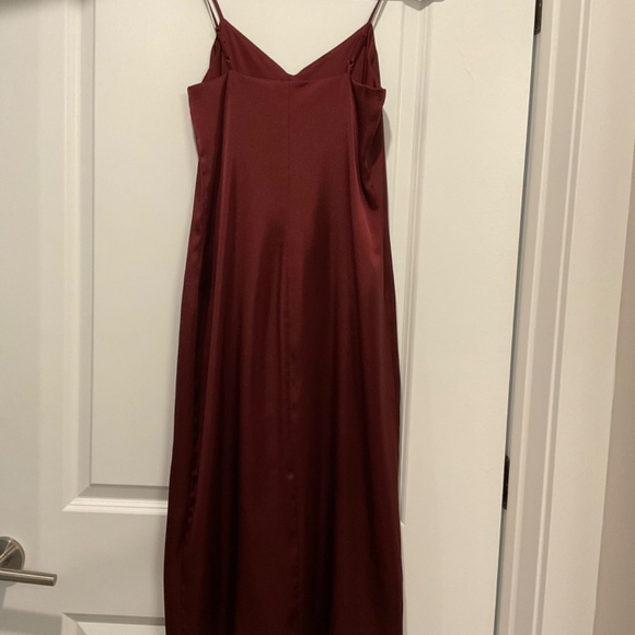 Maroon satin midi dress - Picture 2 of 3